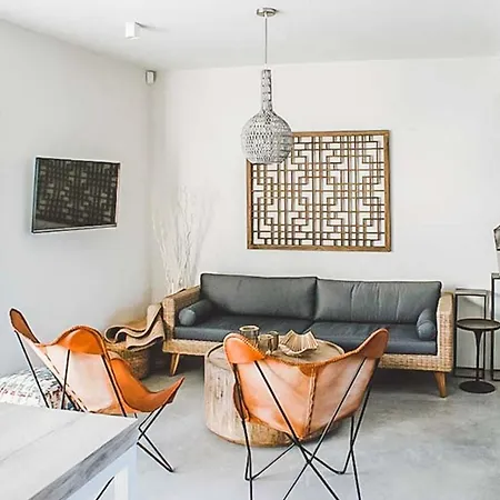 Holiday home Designed With A Minimalistic Approach Stracke